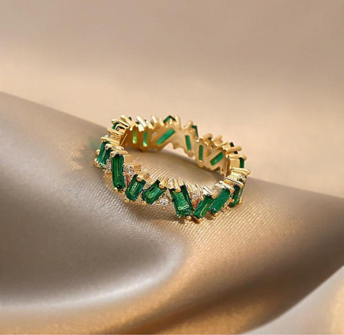 Emerald gold ring